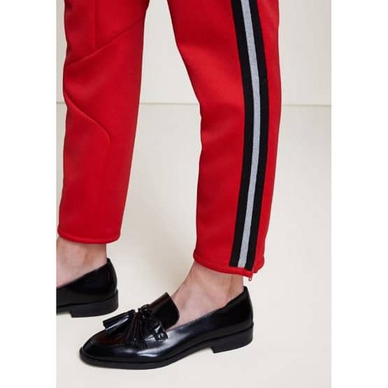 SET • rode pantalon met bies van zwart en zilver